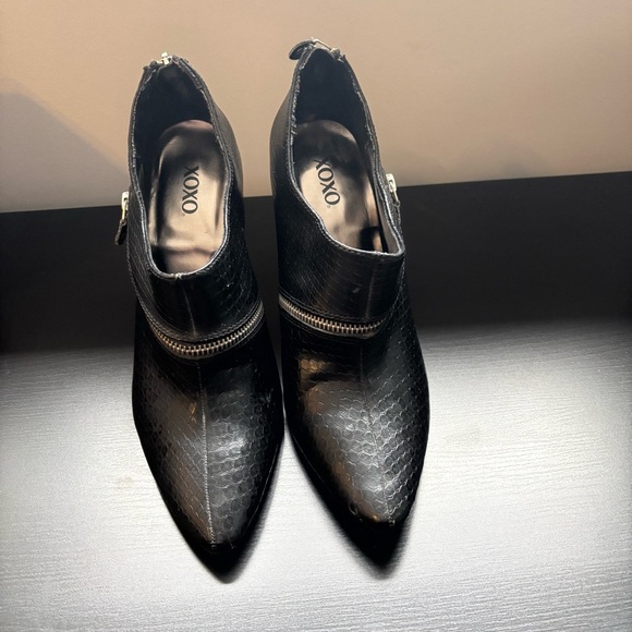 XOXO Black Textured Women's Heels with zippers - Picture 2 of 10